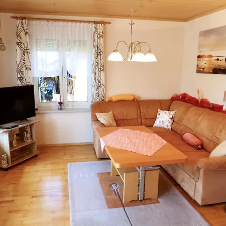 Apartment Uschis Sommergarten
